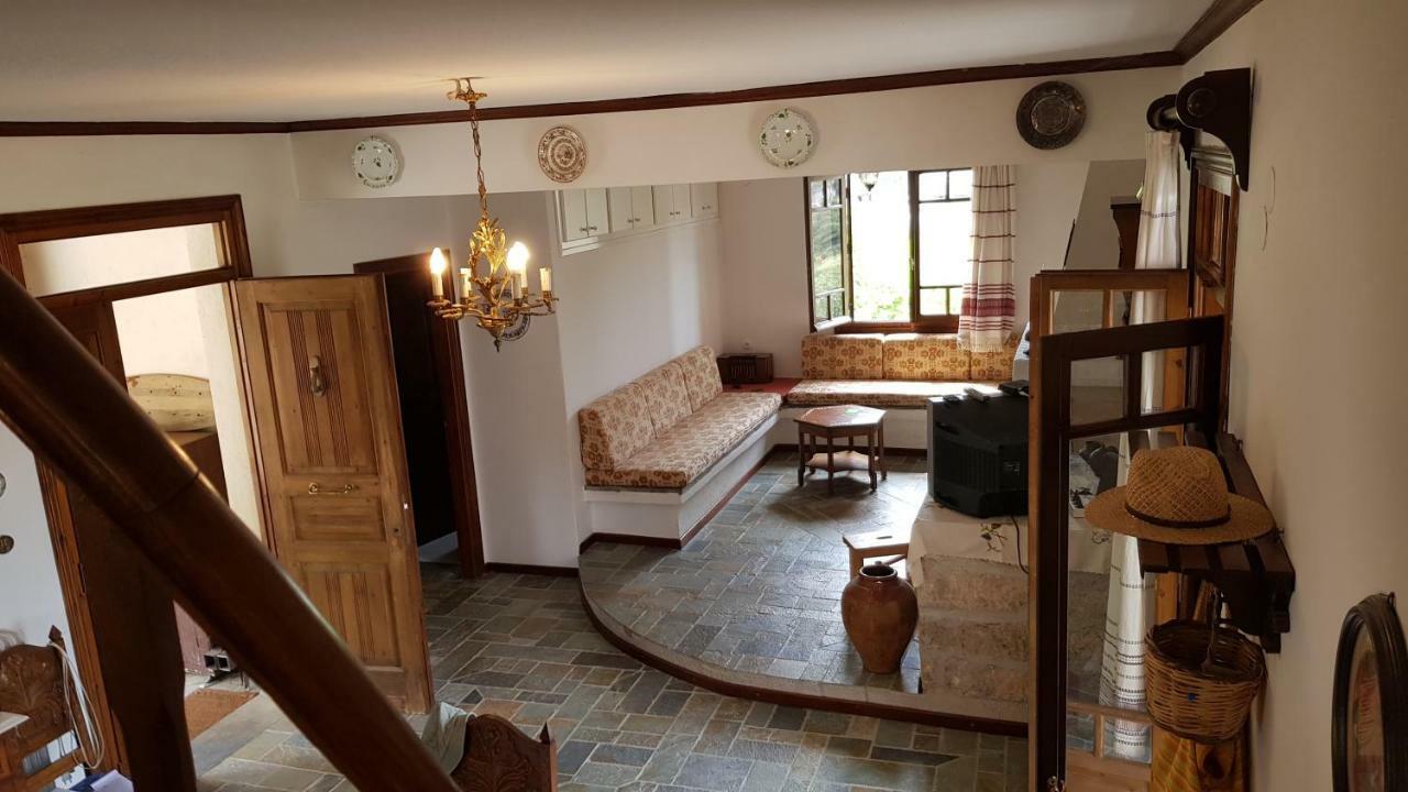 Ample Modern Country Home Неа Епидаврос Екстериор снимка