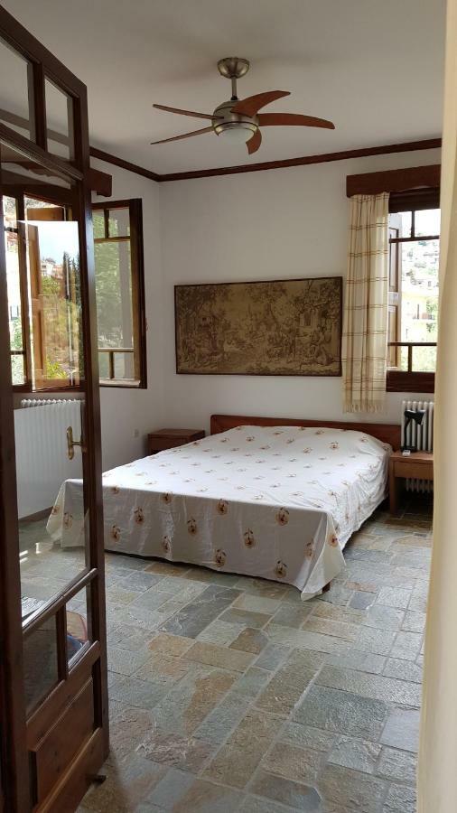 Ample Modern Country Home Неа Епидаврос Екстериор снимка